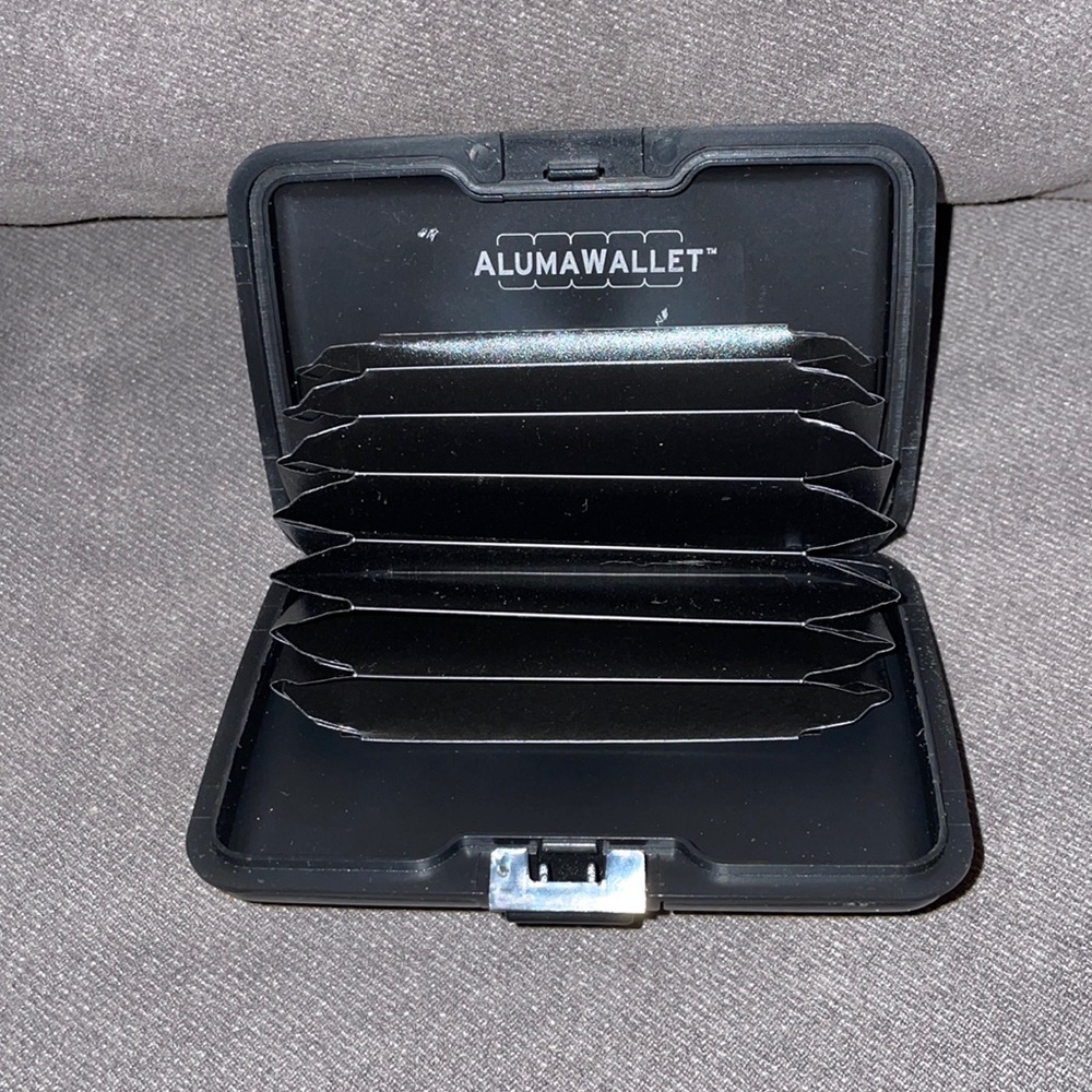 Aluma Wallet.  holds 7 cards.  Wallet measures 4x3”.